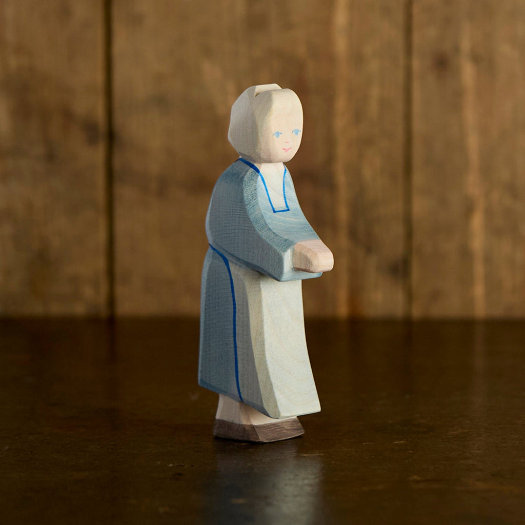 Grand-mère en bois faite à la main