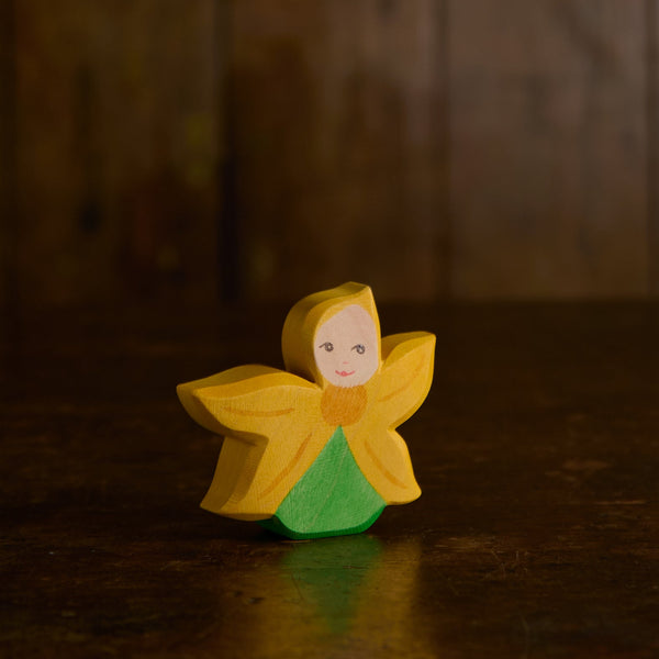 Handgefertigte florale Holzfigur - 6,4 x 2 x 7 cm