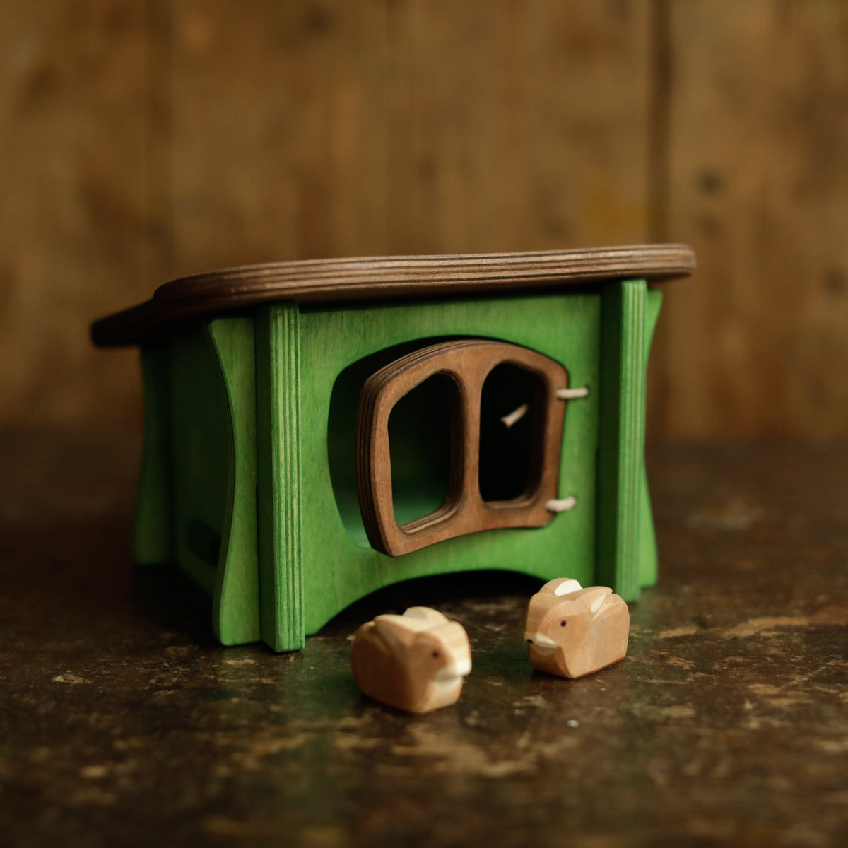 Handgefertigter Kaninchenstall aus Holz